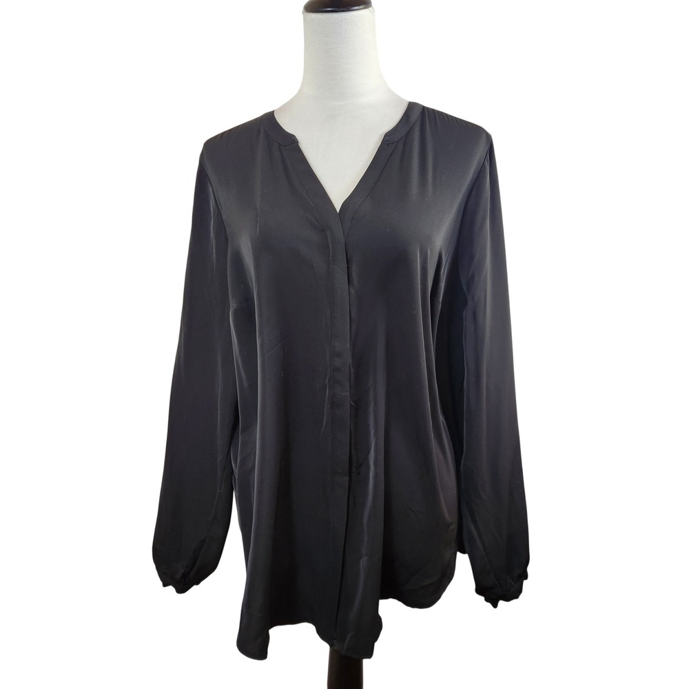 Torrid Womens 1X Black Studio Crepe Button Front Blouse Office Modest Minimalist